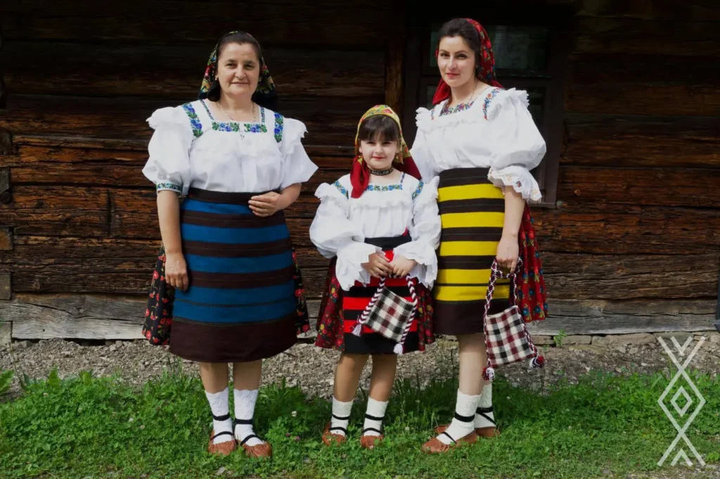 Petrova, Maramureș, Acasă, la origini